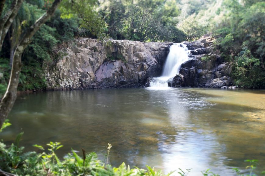 A queda d'água do Rio Bonito, conhecida como Cascata Trisãmya, é um dos atrativos naturais mais fotografados - 15 votos